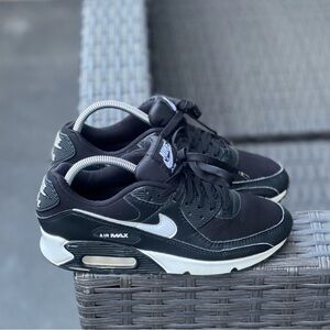 Size 9M - Nike Air Max
